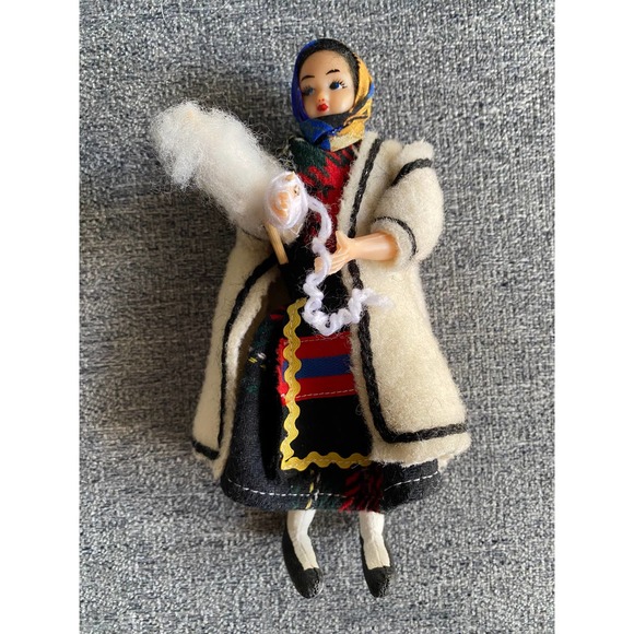 VINTAGE 1960s Peruvian Girl Doll with Wool Yarn Spindle in hands - Picture 1 of 4